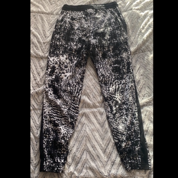 Express Joggers - Picture 3 of 6